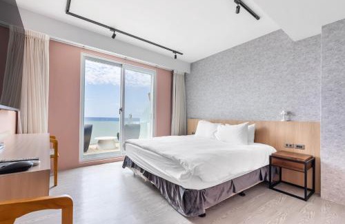 Sail Rock Beach House | Jhai Wu