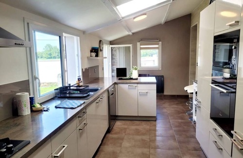 Saint-Philbert-de-Grand-Lieu House | Jolie et Grande Maison Pour Famille Nombreuse Avec Cheminée et Piscine