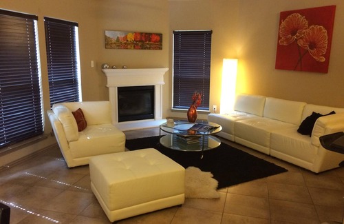 Tarrant County House | Joe Pool Lake Resort Style-Upscale Gorgeous Home!