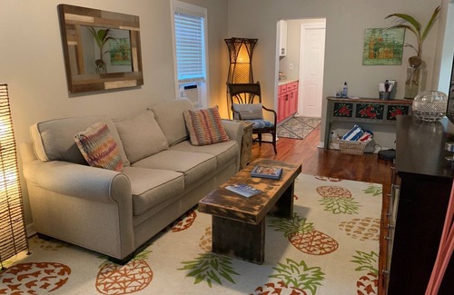 Lake Worth Cottage | Joel's place: cozy 2 bedroom cottage with heated pool