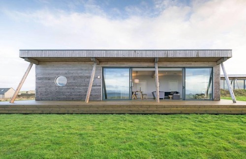 John O'Groats House | Jog 2 Bedroom Lodge 13 - a john o'groat that sleeps 4 guests in 3 bedrooms