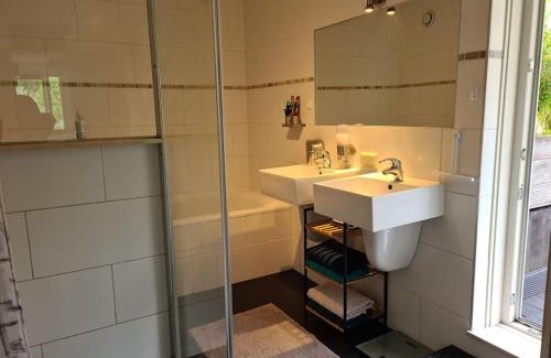 Slotervaart House | Johan's B&B - Since 2014 roofterrace and cheap parking