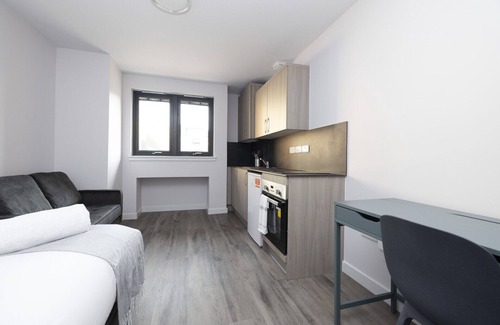 Newington Apartment | JOIVY Chic studio w/desk near Holyrood Park