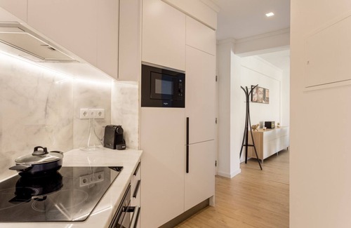 Parede Apartment | JOIVY Cosy apt in Parede near the beach