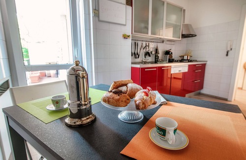 Como Apartment | JOIVY Stylish Suite 52