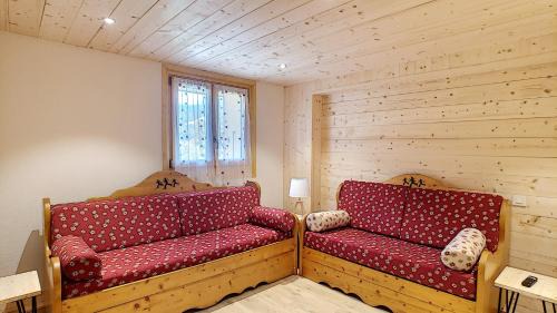 Saint-Jean-dʼAulps Apartment | Joli APPARTEMENT DANS CHALET AVEC TERRASSE - SAINT JEAN D'AULPS - PROCHE MORZINE - 6 PERSONNES - LILOU