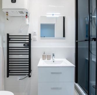 Secteur 3 Apartment | Joli T2- cocooning - wifi fibre - lave-linge