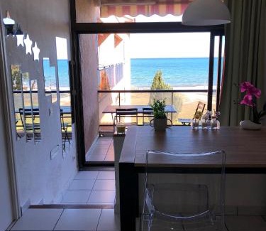 Moriani-Plage Apartment | Joli T2 les pieds dans l’eau , piscine tennis.