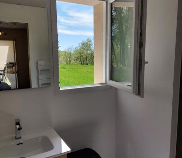 Saint-Vincent-sur-l'Isle House | "Jolie Maison Confortable au Coeur d'un Environnement Calme et Boisé"