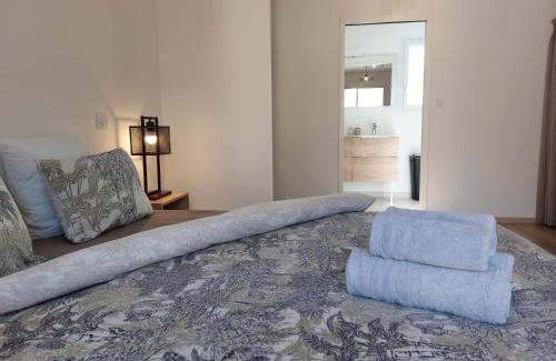 Saint-Vincent-sur-l'Isle House | "Jolie Maison Confortable au Coeur d'un Environnement Calme et Boisé"