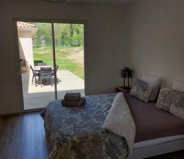 Saint-Vincent-sur-l'Isle House | "Jolie Maison Confortable au Coeur d'un Environnement Calme et Boisé"