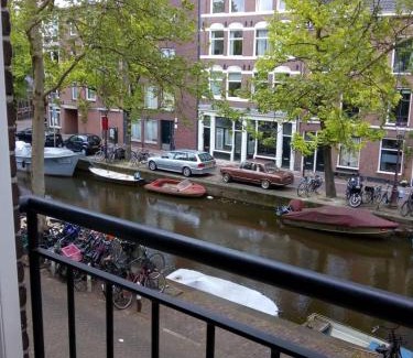 Jordaan Apartment | Jordaan Canal View Apartment
