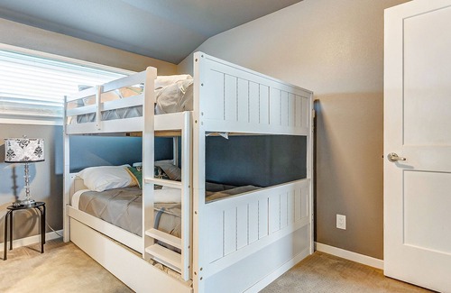 Gilchrist House | Jordan's Sandcastle, Beachfront, 20 yrds to Beach, Sleeps 17, Dog Friendly