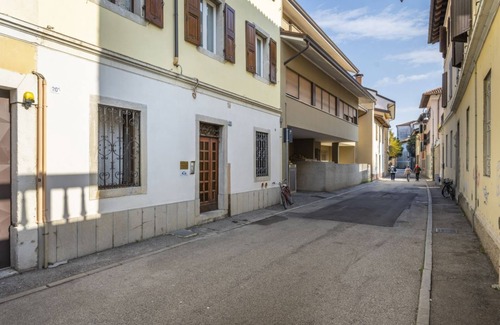 Udine Apartment | Jordi-APT's little house downtown with patio! x2