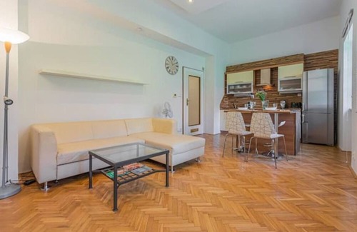 Josefov Apartment | 𝗝𝗼𝘀𝗲𝗳 𝗠𝗮́𝗻𝗲𝘀’ 𝗕𝗶𝗿𝘁𝗵 𝗛𝗼𝘂𝘀𝗲 WalkScore 99% Old Town Square