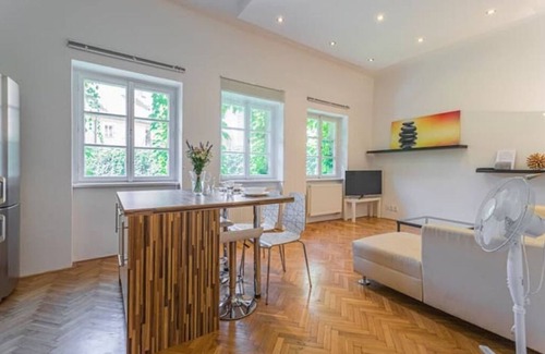 Josefov Apartment | 𝗝𝗼𝘀𝗲𝗳 𝗠𝗮́𝗻𝗲𝘀’ 𝗕𝗶𝗿𝘁𝗵 𝗛𝗼𝘂𝘀𝗲 WalkScore 99% Old Town Square