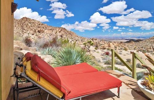 Monument Manor House | Joshua Tree Oasis
