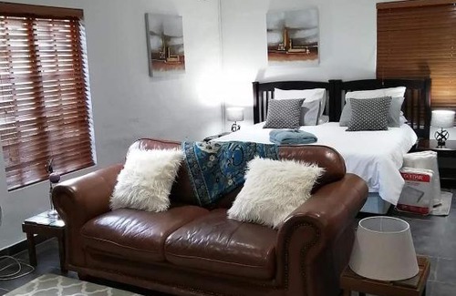 Alberton House | Joy on Joyce Guesthouse