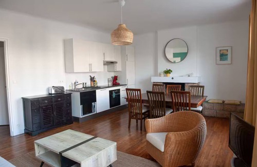 Rive Droite Apartment | Joyeux apartment with private parking