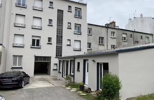 Rive Droite Apartment | Joyeux apartment with private parking