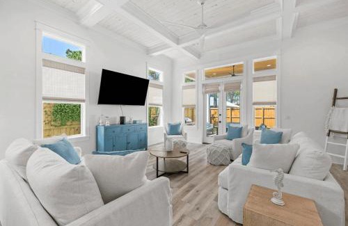 San Juan House | Juan Fine Day by AvantStay Sleeps 18 Heated Pool Golf Cart