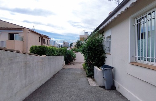 Antibes House | Juan les Pins. Petite Maison, Quartier Calme à 500m de la Plage