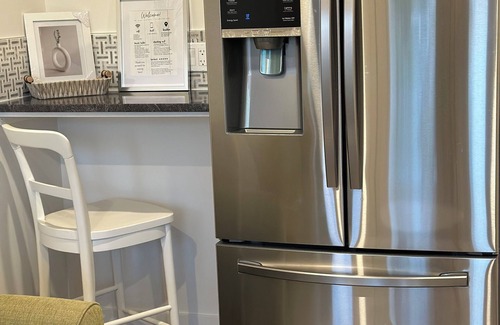 Southeast Edmonton Apartment | Juanu’s Cozy Cove - Walkout Basement SuitenFamily Friendlyn15mins from Airport