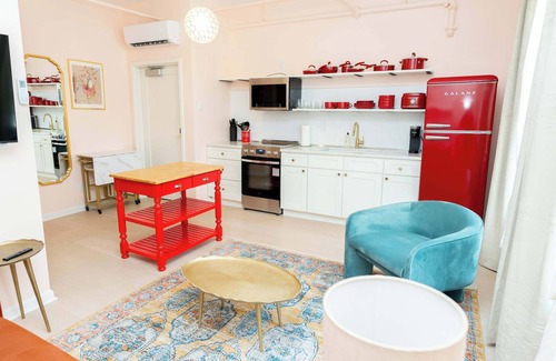 East Market District Apartment | Juke – Romantic Artist’s Retreat in Louisville