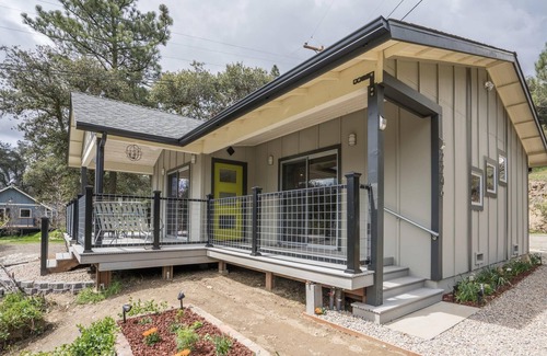 Julian House | JULIAN MOUNTAIN COTTAGE a.k.a. "THE RETREAT"