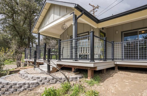 Julian House | JULIAN MOUNTAIN COTTAGE a.k.a. "THE RETREAT"