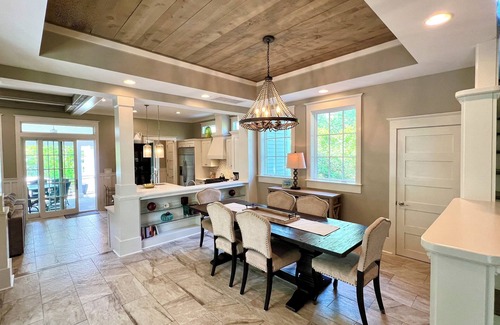 Sunnyside House | July 19-Aug 2 Open High end open-concept home, with 3 king beds