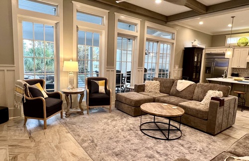 Sunnyside House | July 19-Aug 2 Open High end open-concept home, with 3 king beds