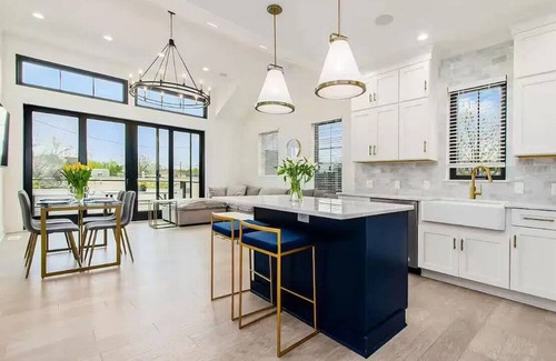 Italian Village Resort | Jungle House Designer Residences – Downtown Columbus