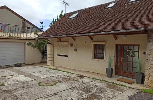 Rotalier House | JURA - Maison de village entière avec piscine