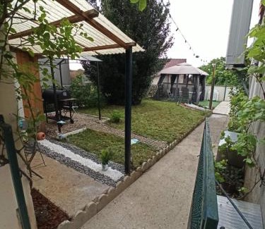 Rotalier House | JURA - Maison de village entière avec piscine