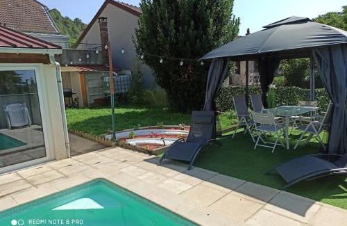 Rotalier House | JURA - Maison de village entière avec piscine