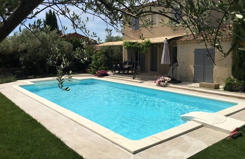 Chateaurenard Villa | Just 6 kms from St Rémy de Provence, charming Provencal villa for 6 Pers