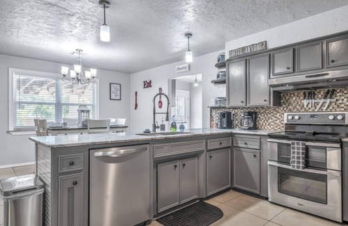 Central Oklahoma City House | Just Like Home #9: Heart of OKC Spacious Stay for 14 w/swimming pool and b-ball