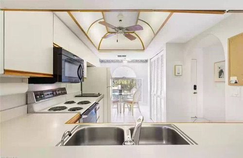 Gleneagles Condo | Just Minutes From 5th Ave And The Great Beaches In Naples