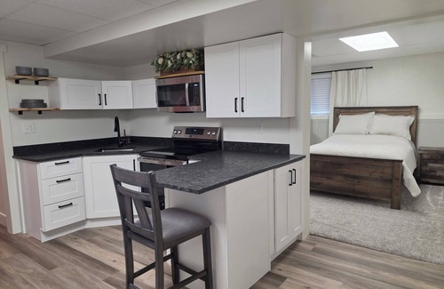 Roosevelt House | Just remodeled- Basement Apartment