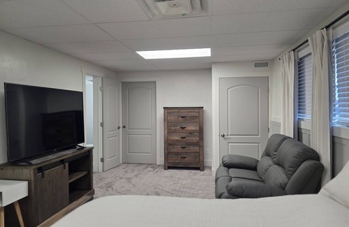 Roosevelt House | Just remodeled- Basement Apartment