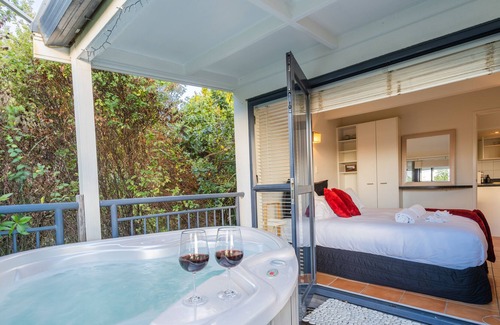 Palm Beach Cottage | JUST RENOVATED - Privacy,DbleKayak,Wifi SKYTV SPA and (Car?)