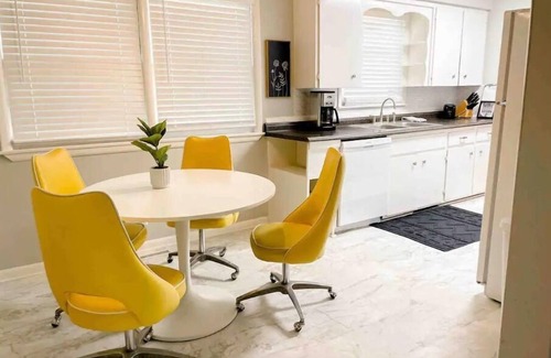 Springfield House | Just steps to Wonders of Wildlife, Bass Pro - The Sunshine House!