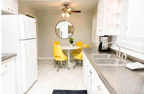 Springfield House | Just steps to Wonders of Wildlife, Bass Pro - The Sunshine House!