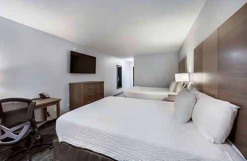 Grants Pass Resort | Just What You Were Looking For! Spacious Unit, Enjoy Swimming Pool Access!