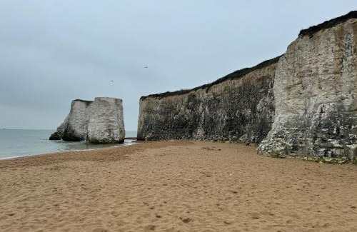 Cliftonville Apartment | JXB HOMES - Lovely and spacious rooms