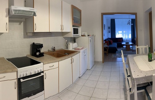 Heviz House | KŐNIG APARTMAN III. 300 MÉTERRE A TERMÁL TÓTÓL!