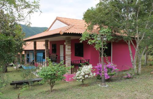 Song Phi Nong House | Kaengkachan Lake Hill