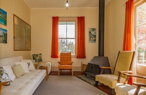 Rangataua House | Kaha Cottage - Rangataua Holiday Home