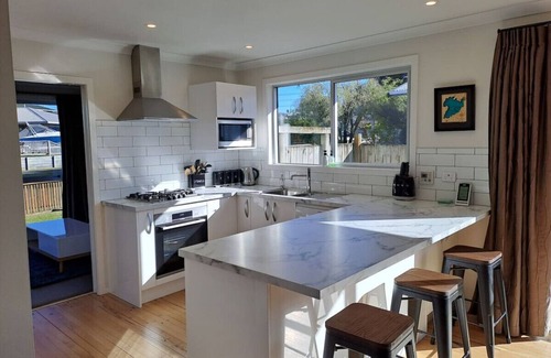 Taupo House | Kaihua Cottage - Family Friendly home with WiFi